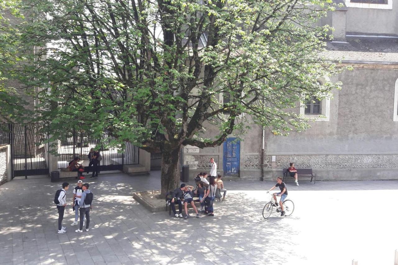 Un Appartement Lumineux Au Parc Beaumont Pau Exteriér fotografie